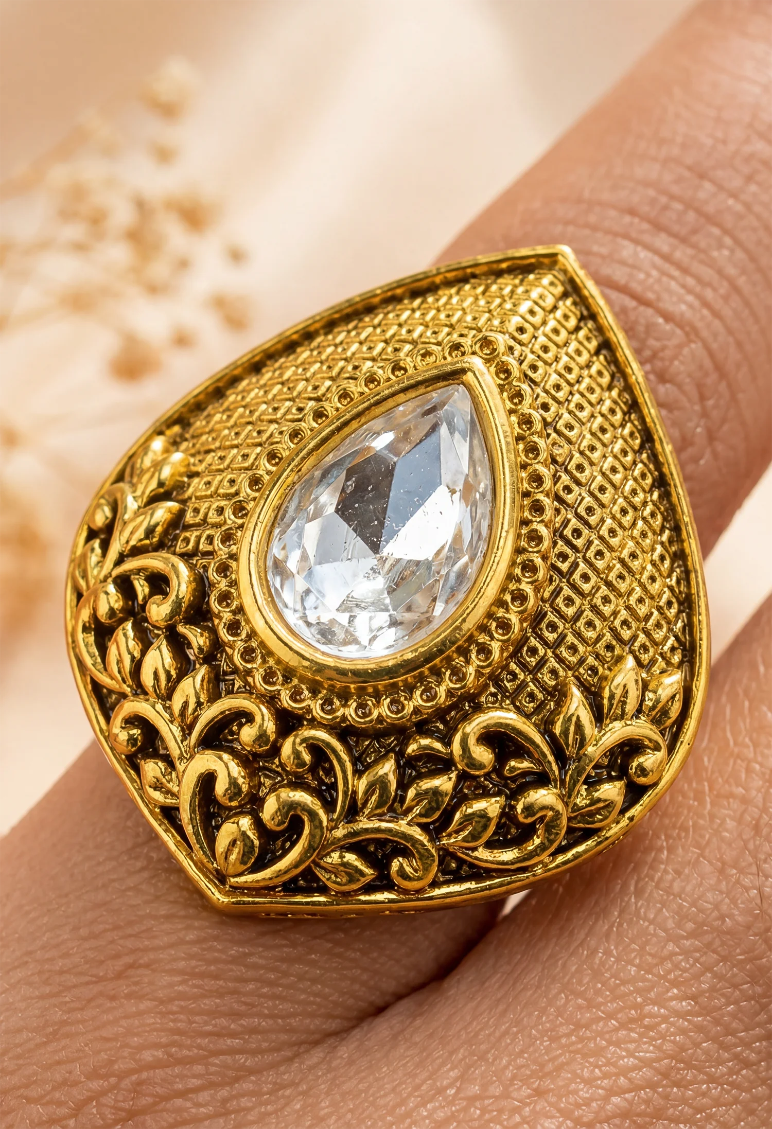 Noor Teardrop Ring