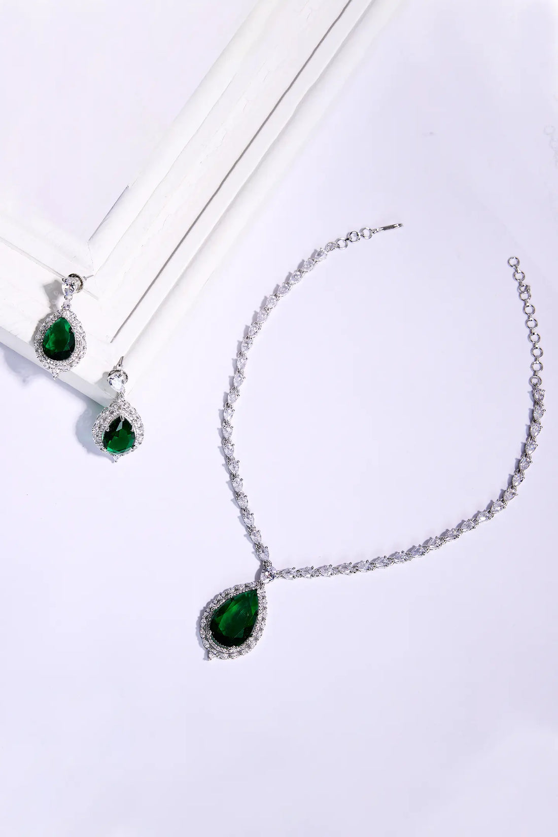 Emerald Elegance Green Stone Necklace & Earring Ensemble