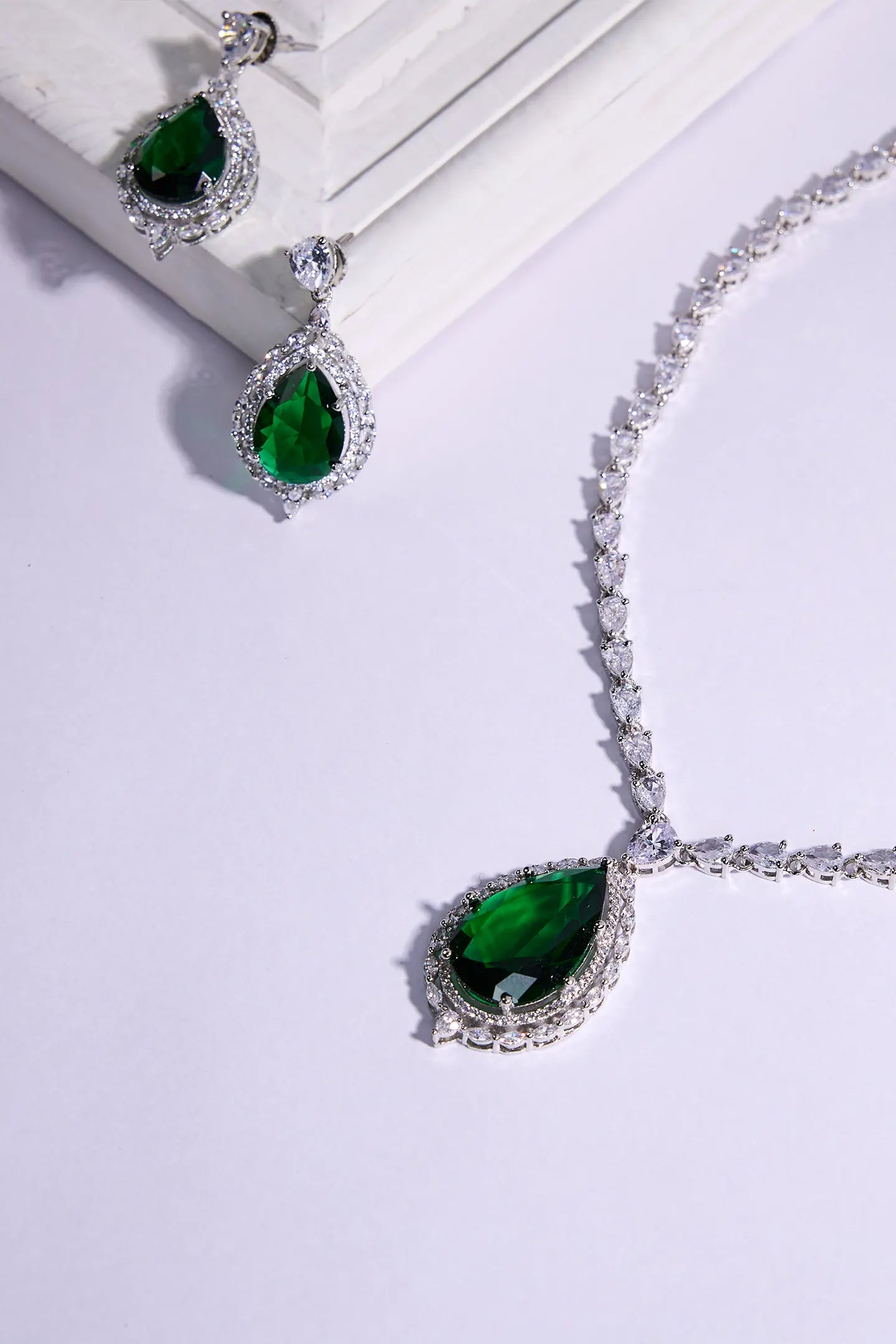 Emerald Elegance Green Stone Necklace & Earring Ensemble