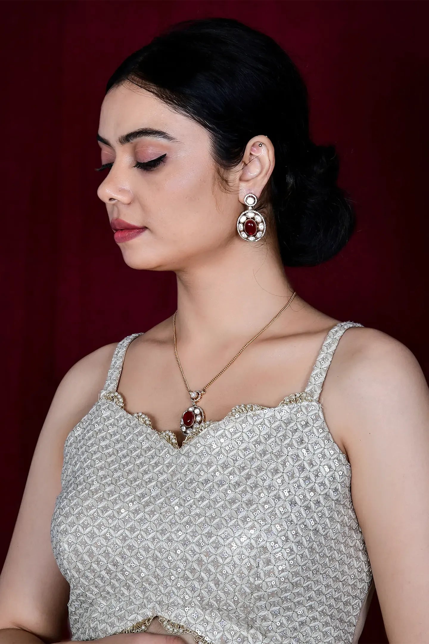 Neisha Pendant Set