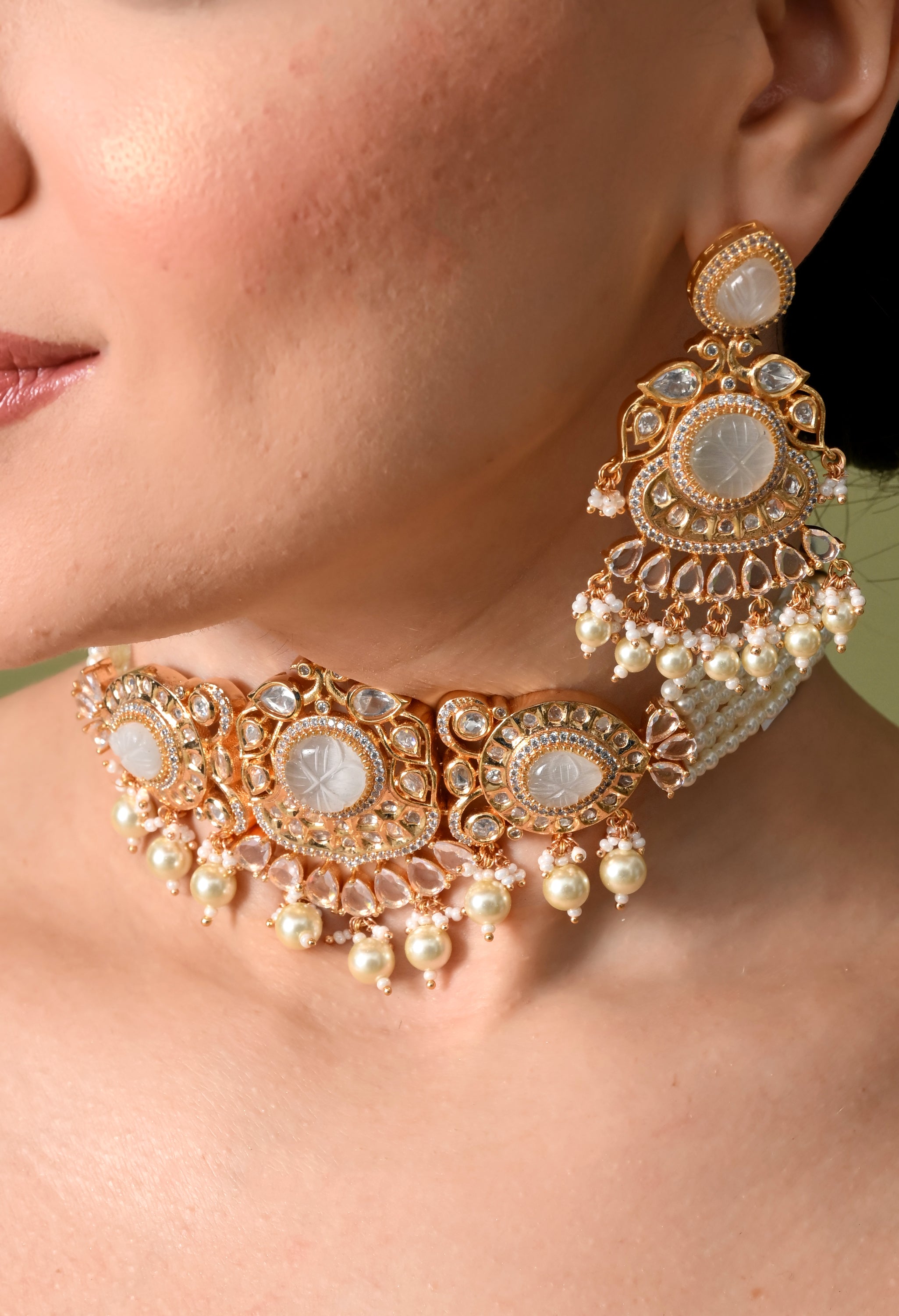Radiant Elegance Golden Jewel Set