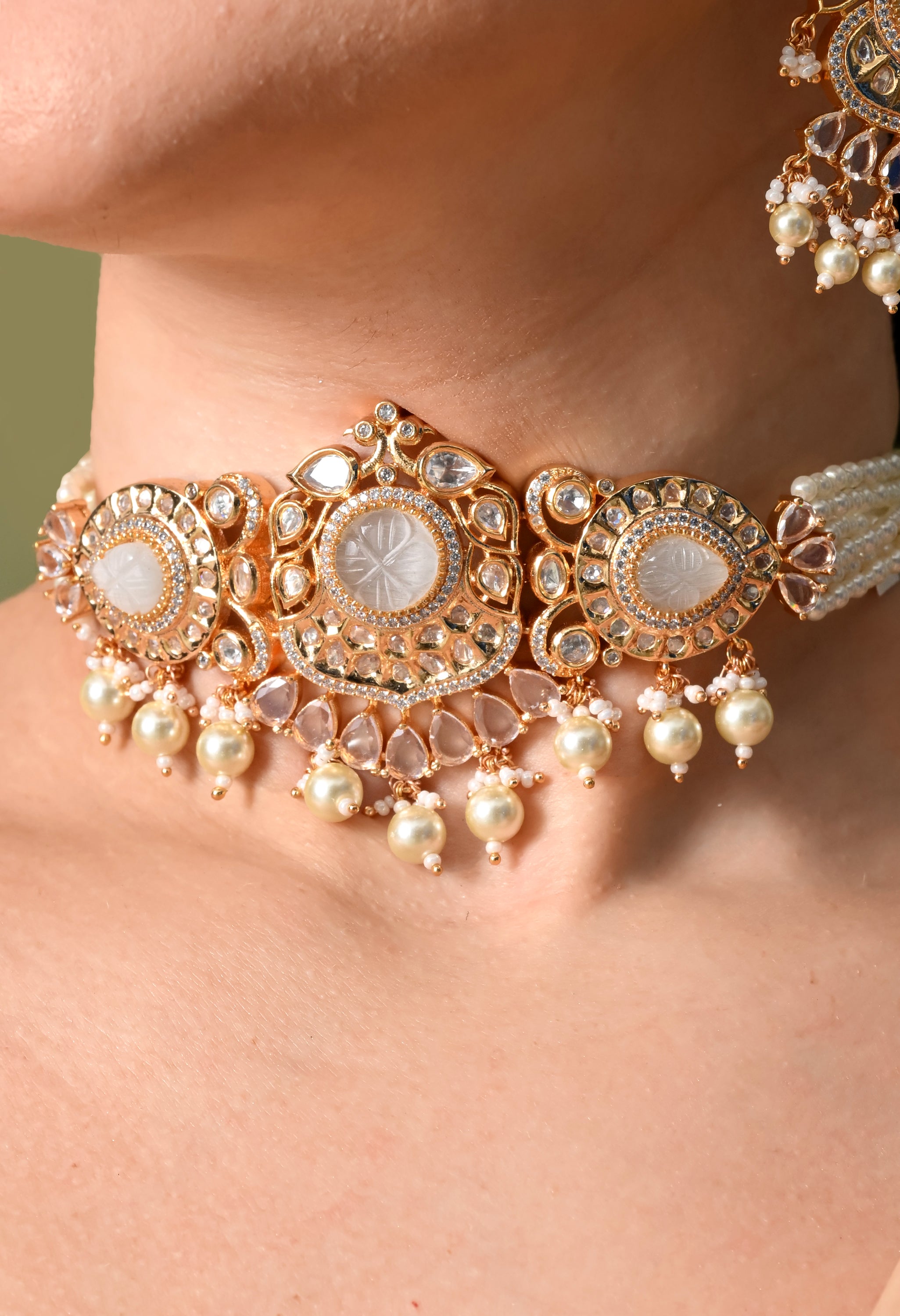 Radiant Elegance Golden Jewel Set