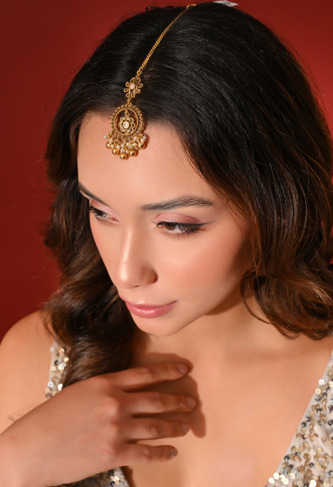 Kanika Pearl Glow Maang Tikka