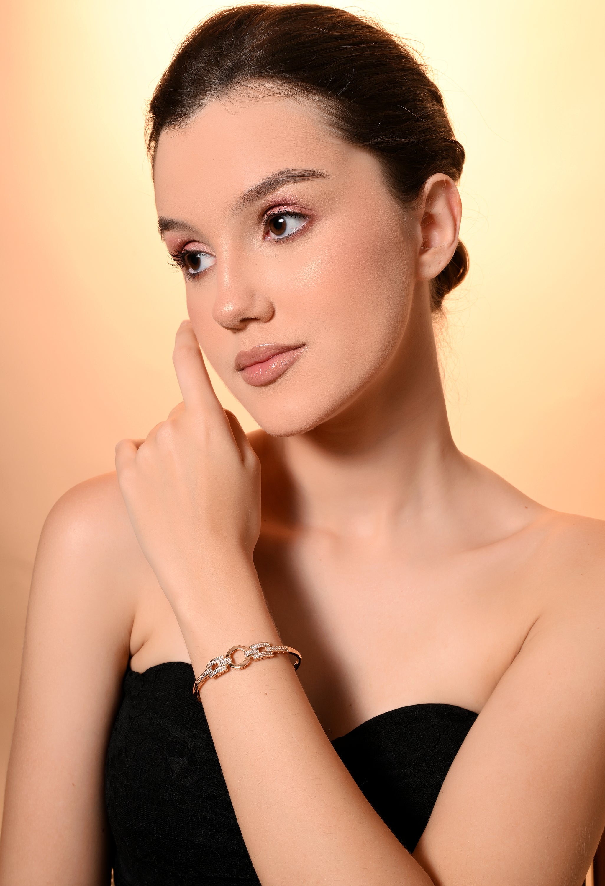 Elegant Circle Charm Bracelet