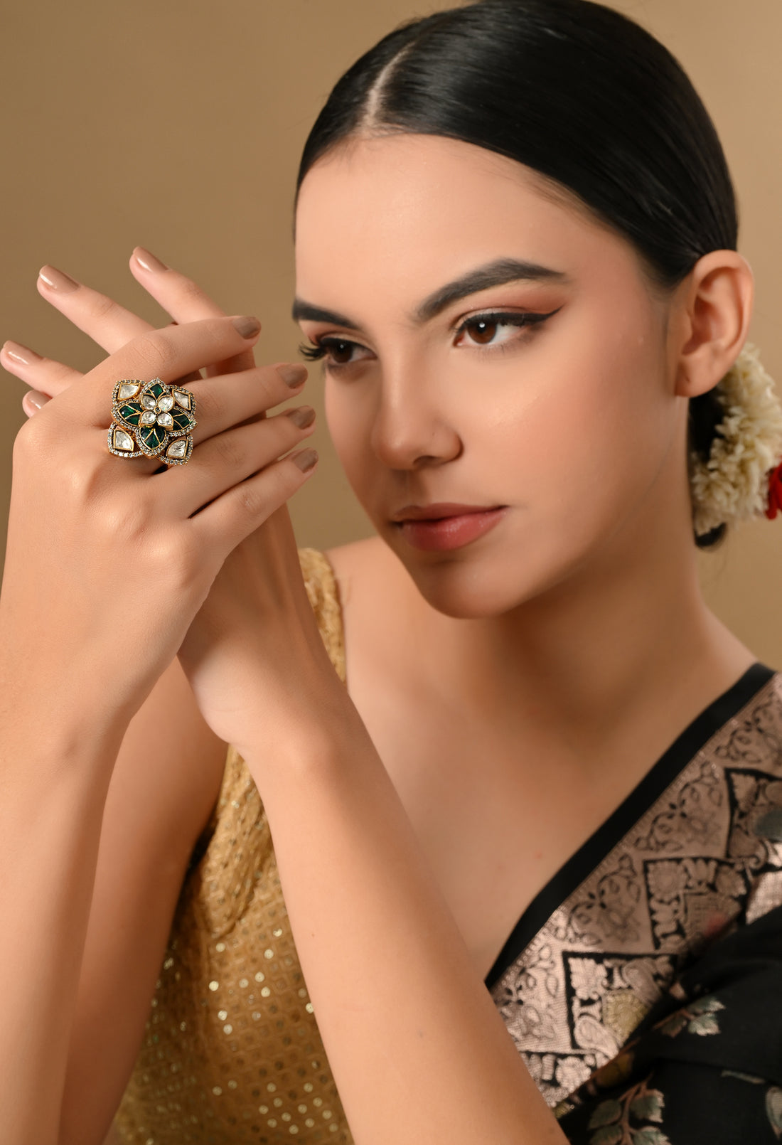 Exquisite Vintage Floral Ring Delight