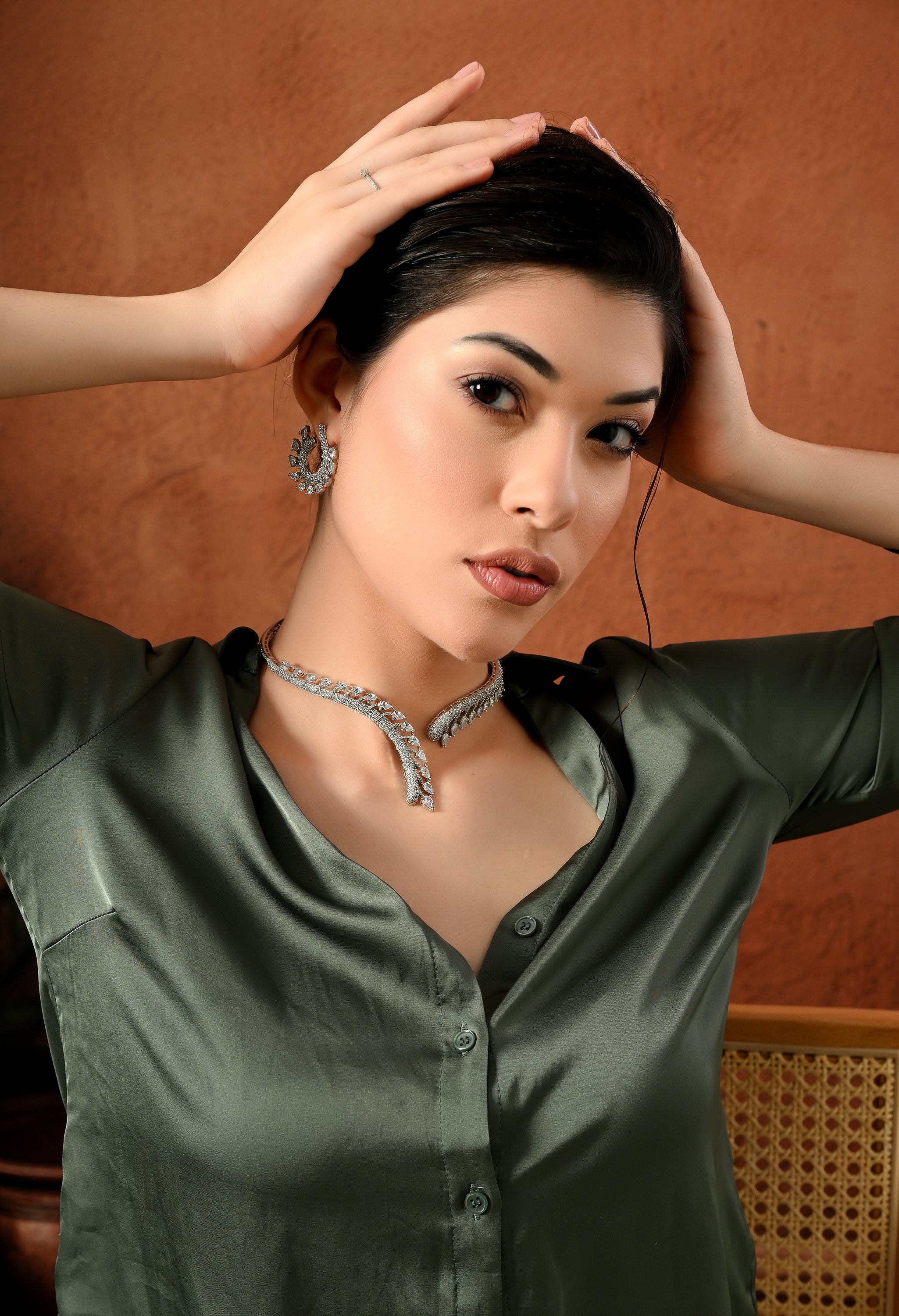 Diamond Glow Curve Necklace Set