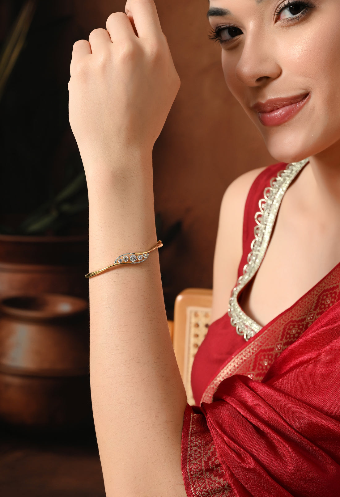 Elegant Golden Sparkle Leaf Bangle