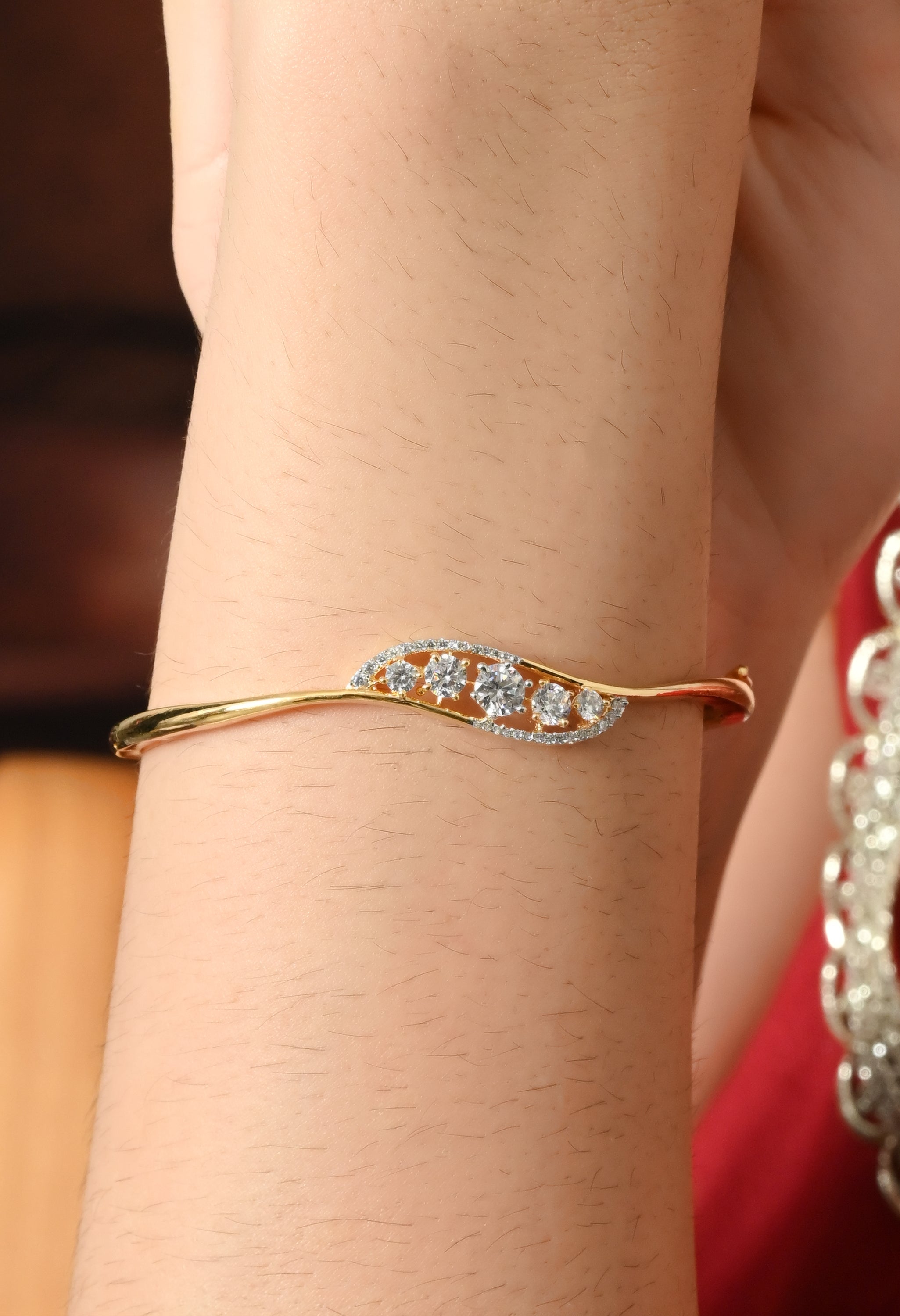 Elegant Golden Sparkle Leaf Bangle