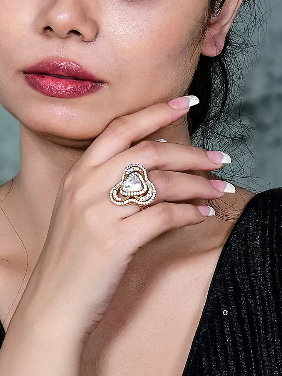 Zunaira Finger Ring