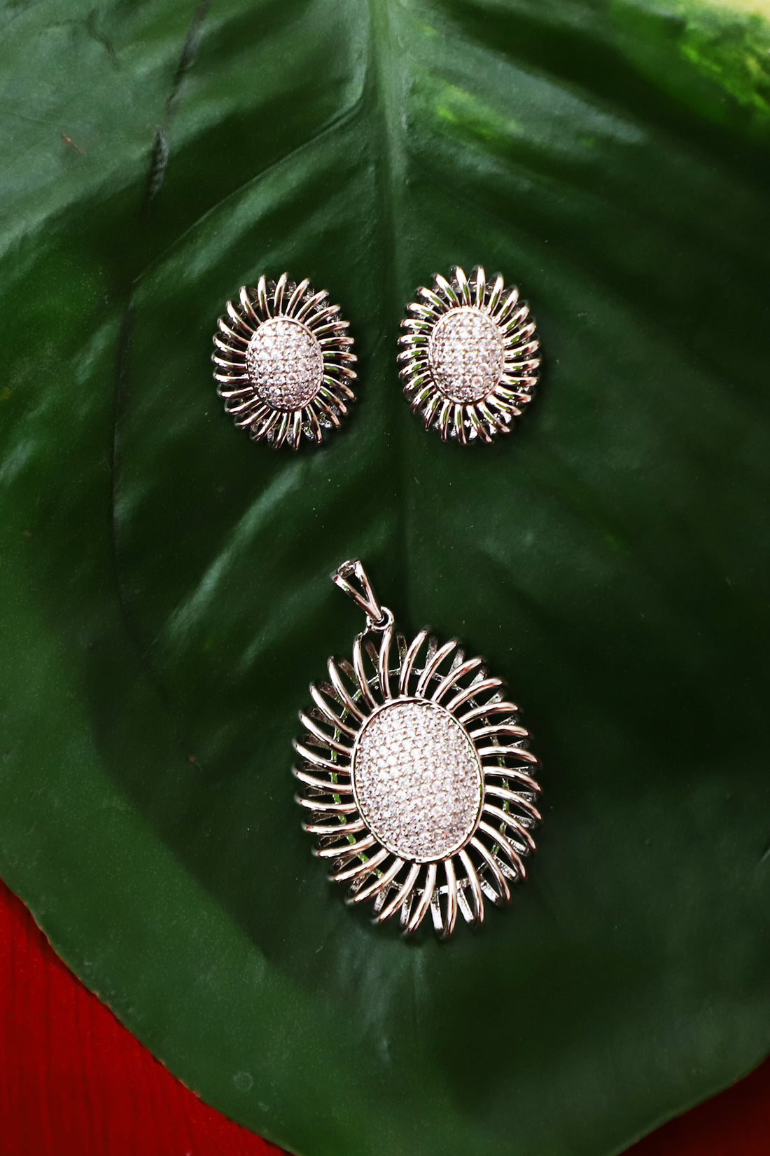 Ameera Turtle Pendant Set