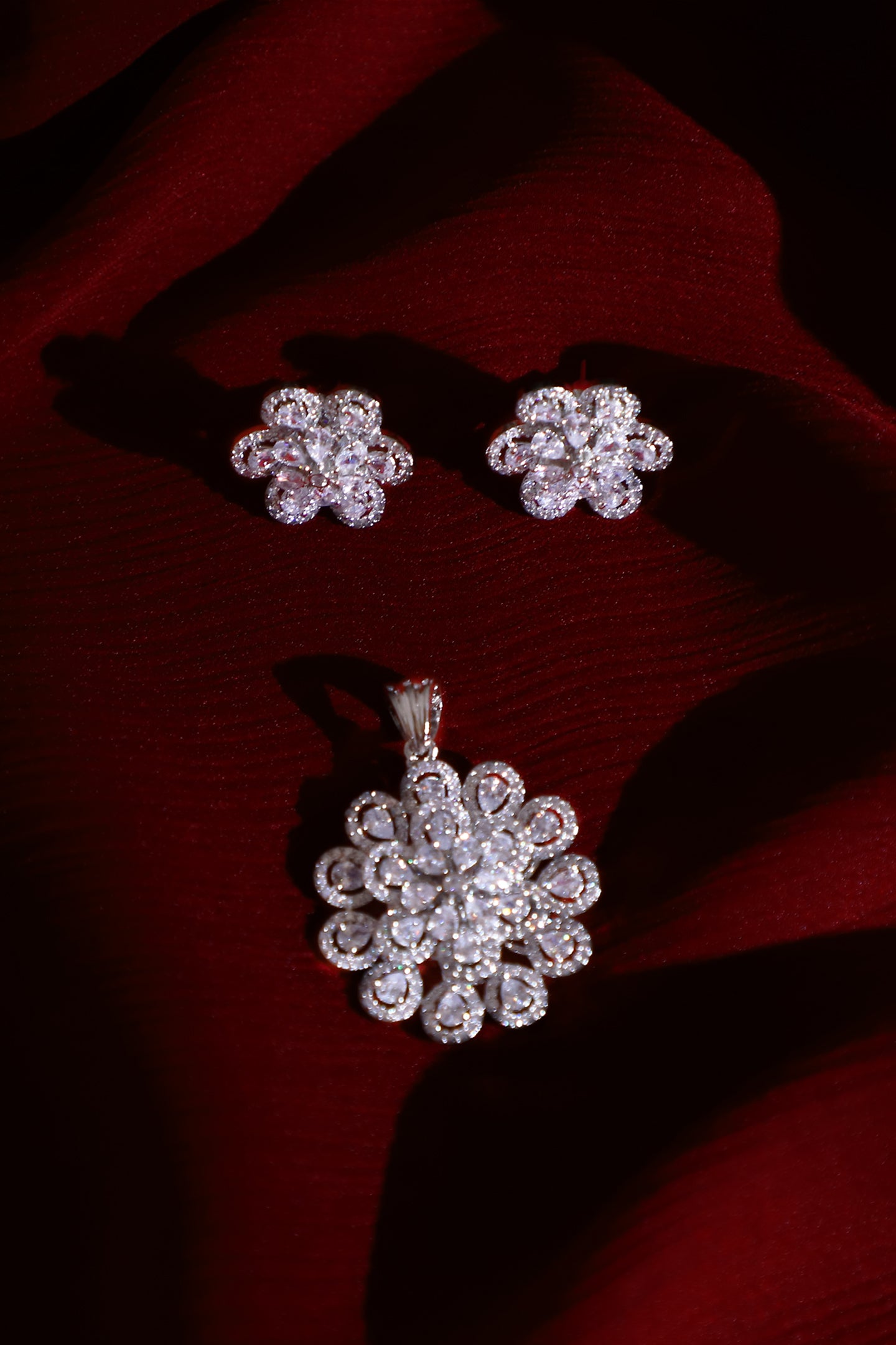 Starlit Bloom Pendant Set