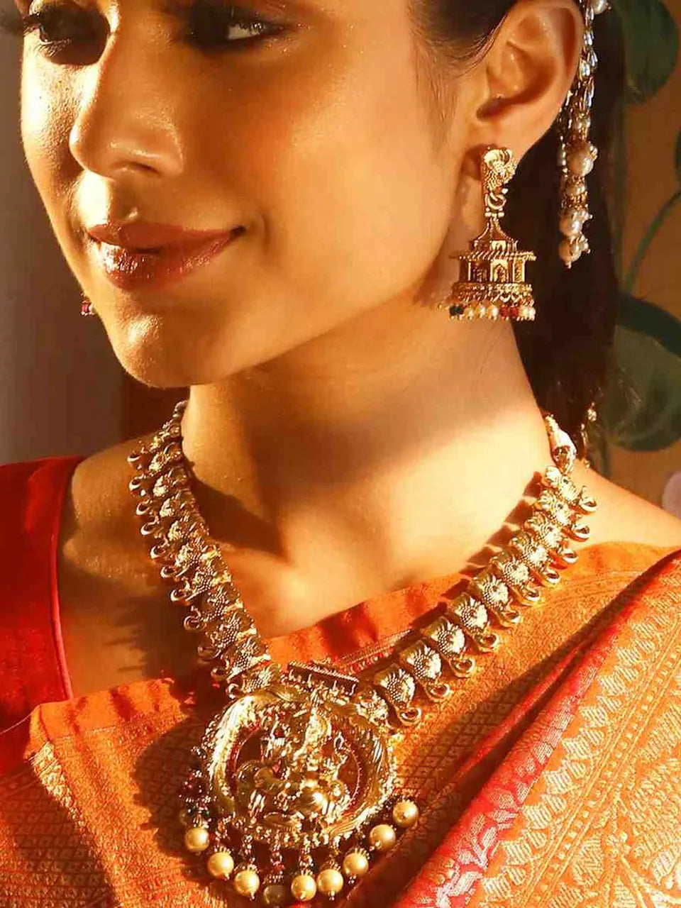 Vinayak Necklace Set