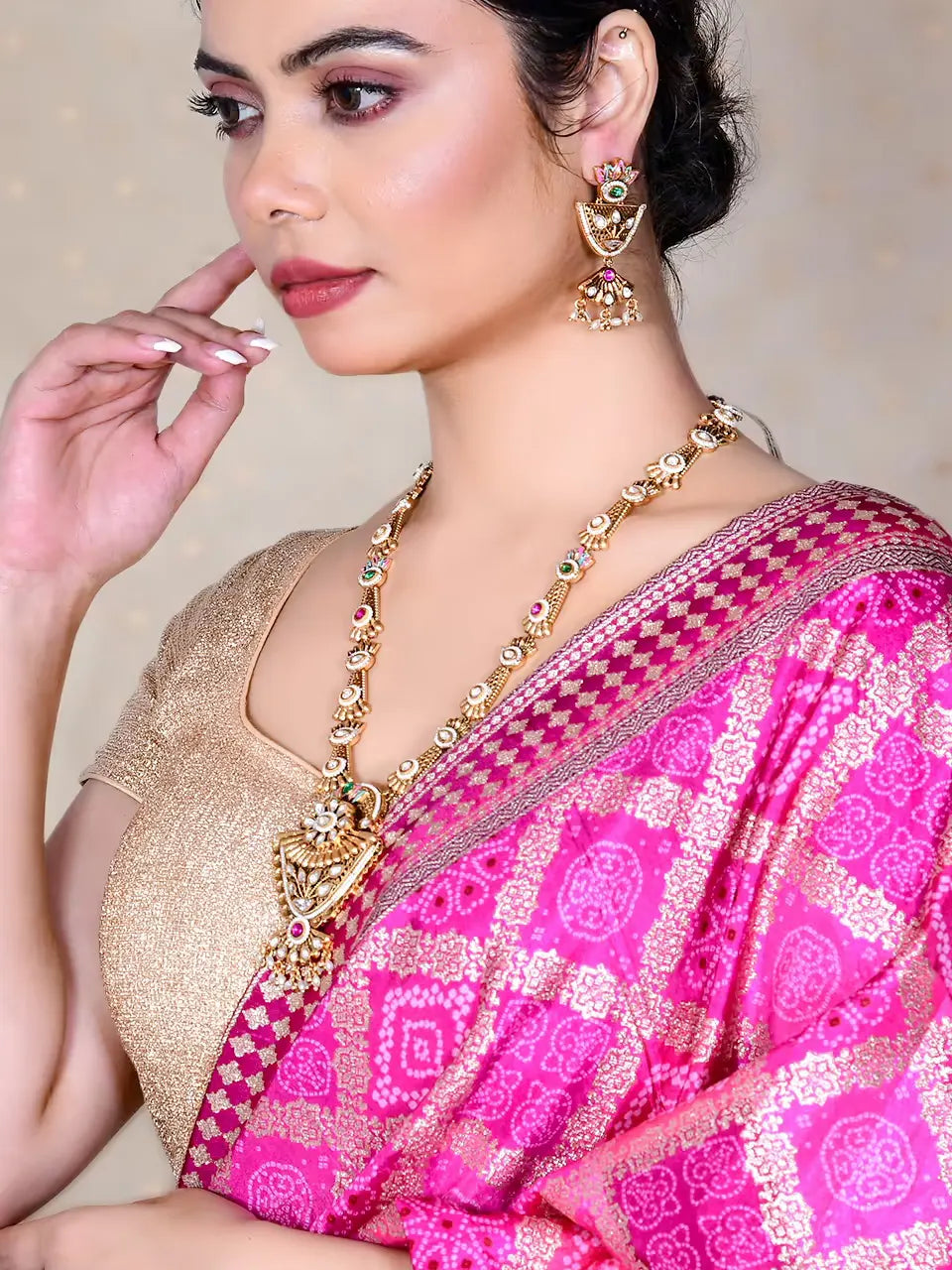 Saanvi Necklace Set
