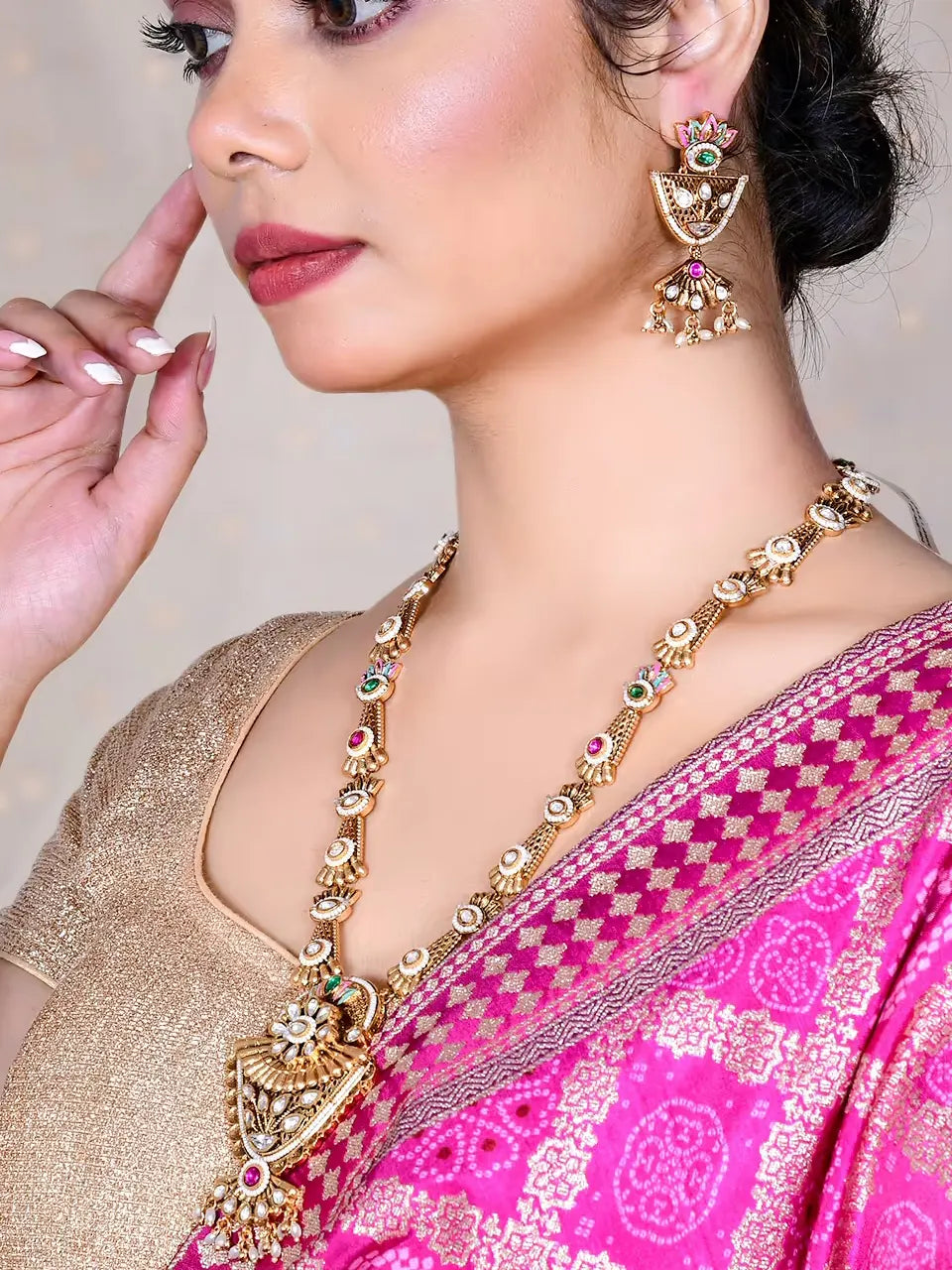 Saanvi Necklace Set