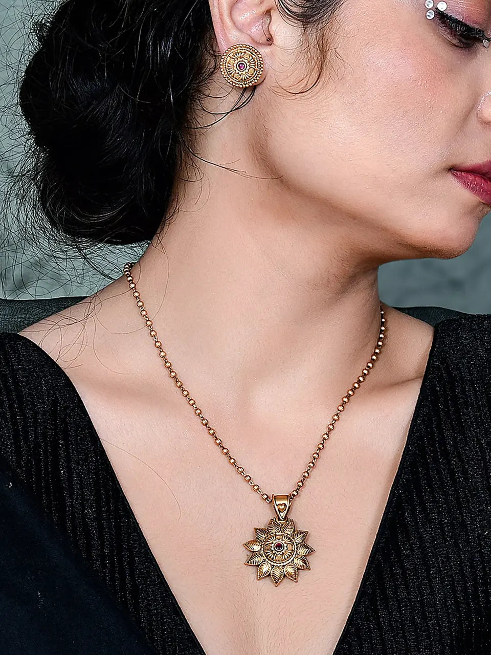 Arka Pendant Set