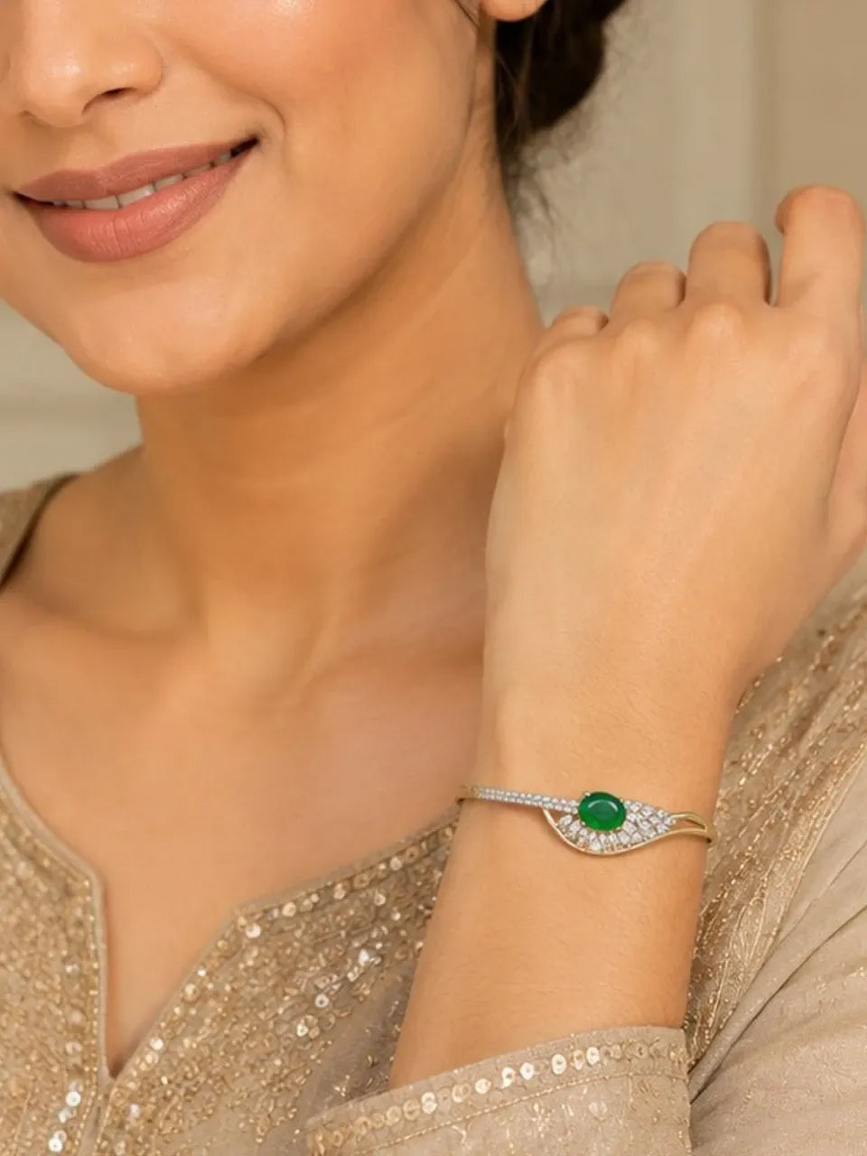 Emerald Grace Openable Bracelet