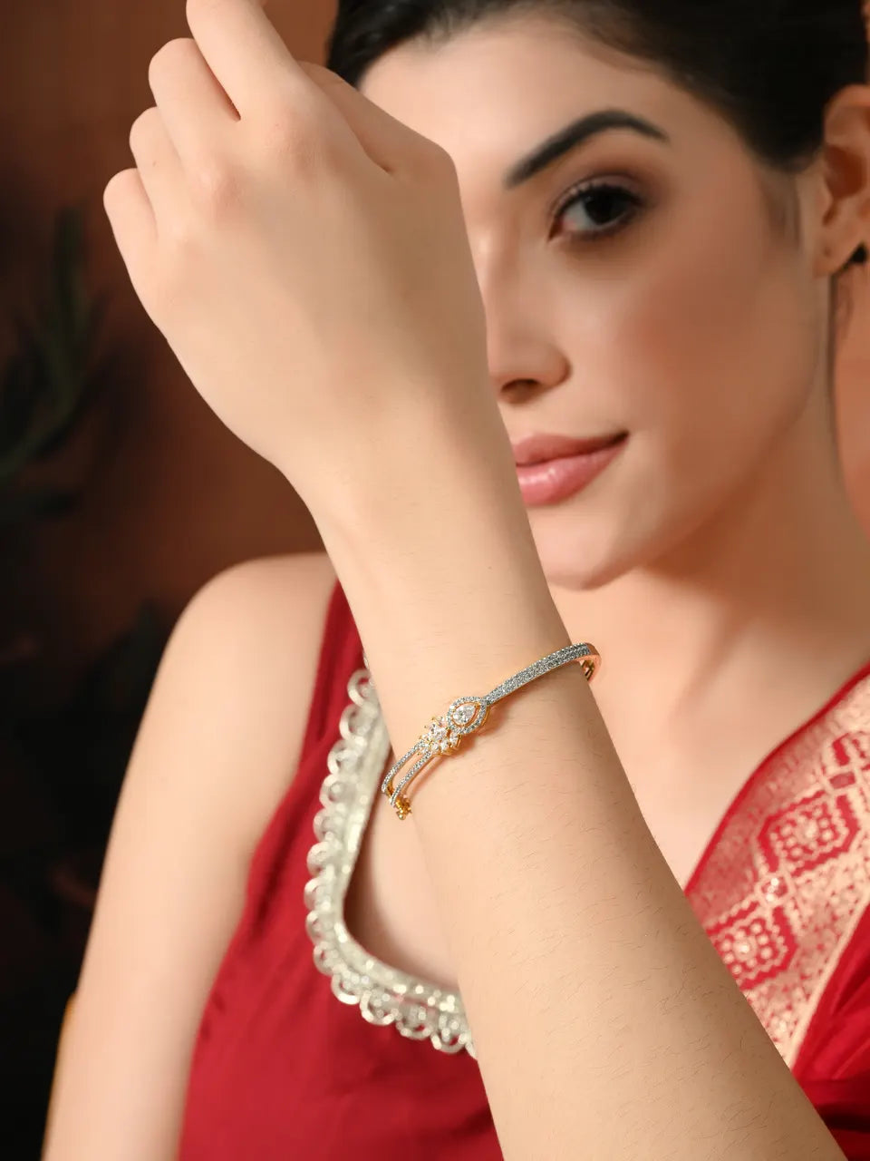 Elegant Sparkling Daisy Charm Bracelet