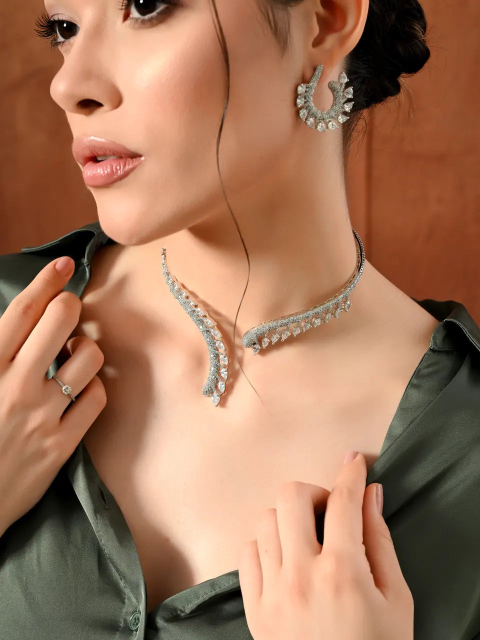 Diamond Glow Curve Necklace Set