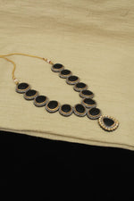 Load image into Gallery viewer, Black Stone Cluster Necklace Set
