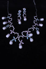 Load image into Gallery viewer, Isa Necklace Set
