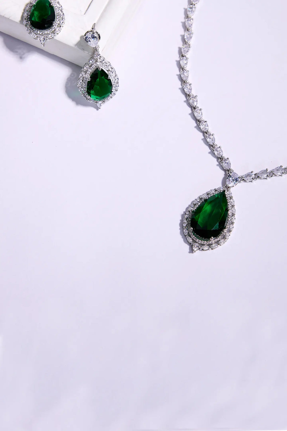 Emerald Elegance Green Stone Necklace & Earring Ensemble