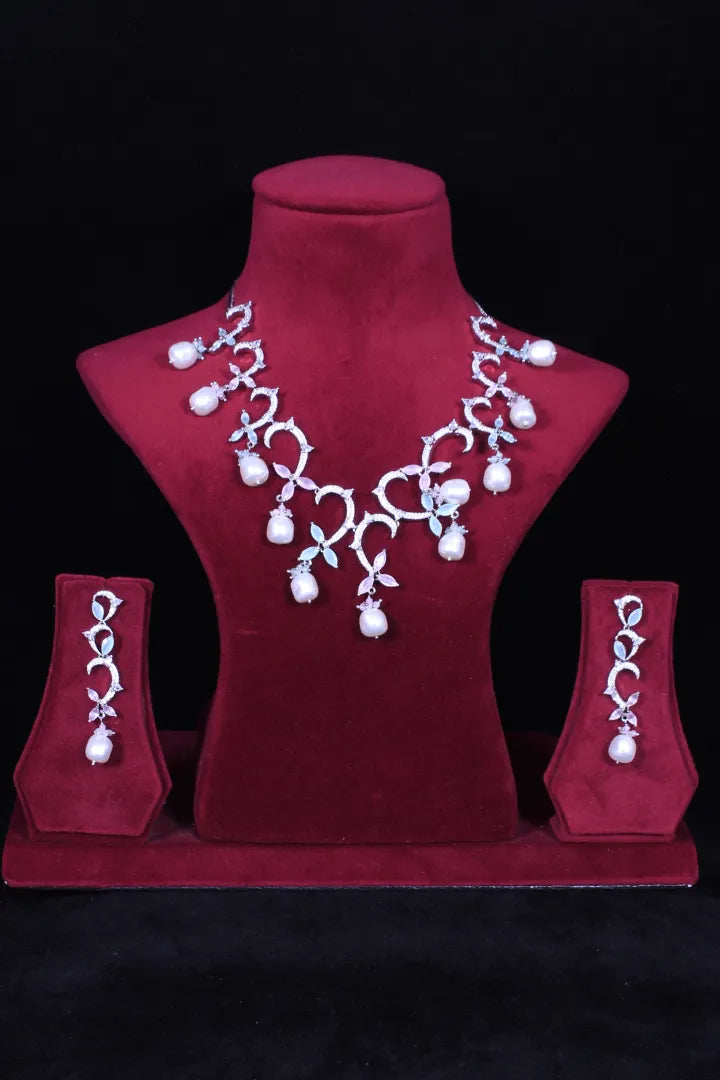 Isa Necklace Set