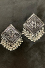 Load image into Gallery viewer, Charvi Earrings
