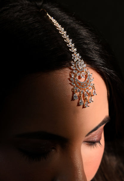 Noor Chandrika Maang Tikka