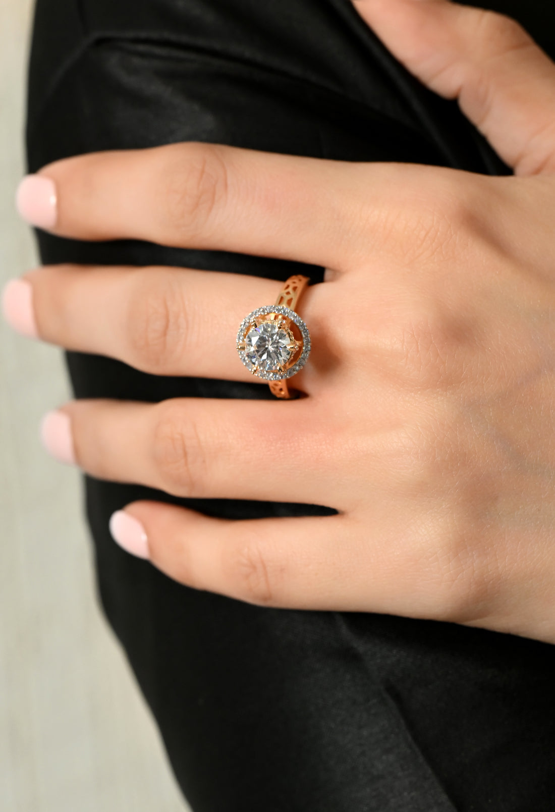 Eterna Spark Circle Ring