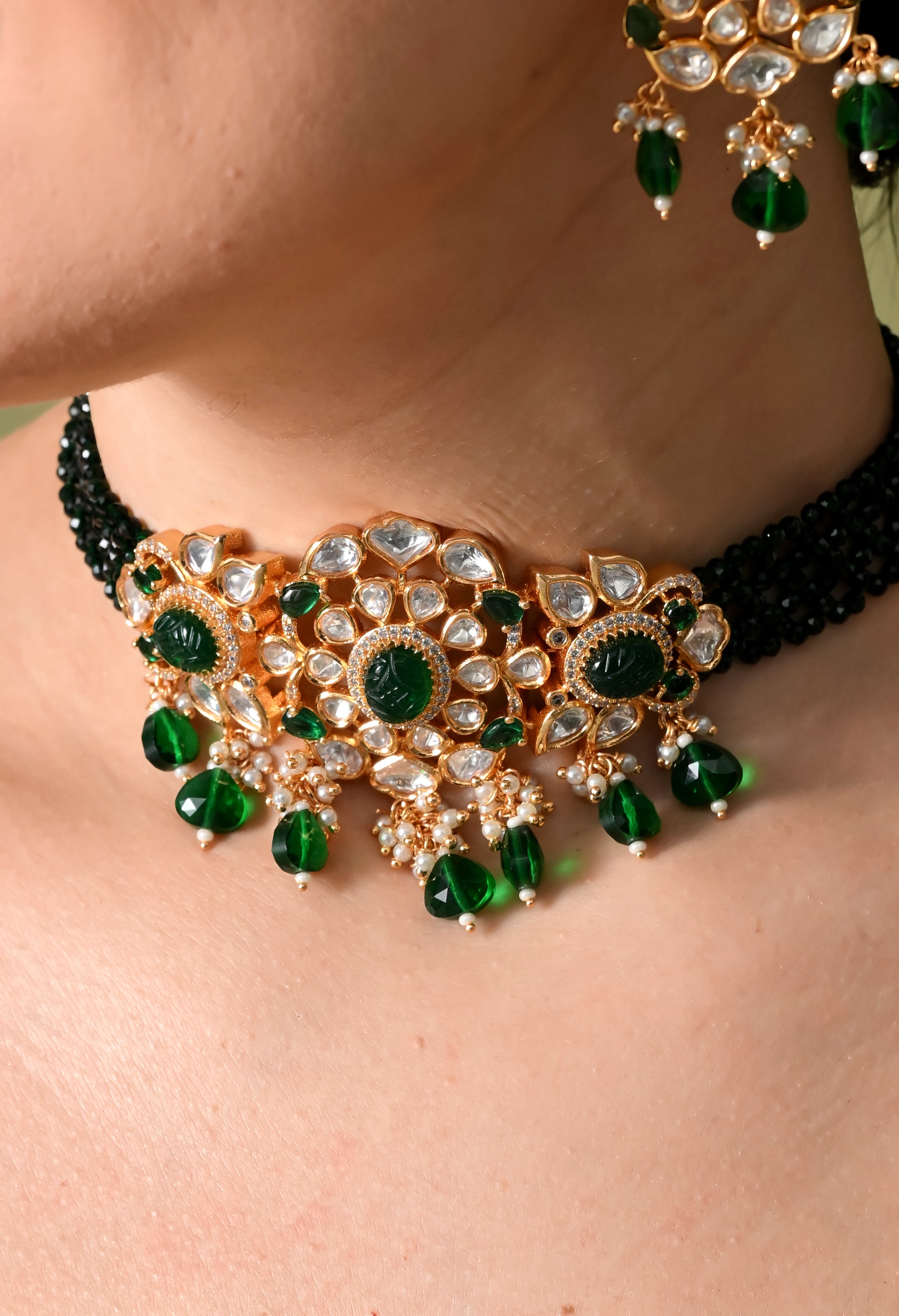 Shimmering Emerald Floral Necklace Set