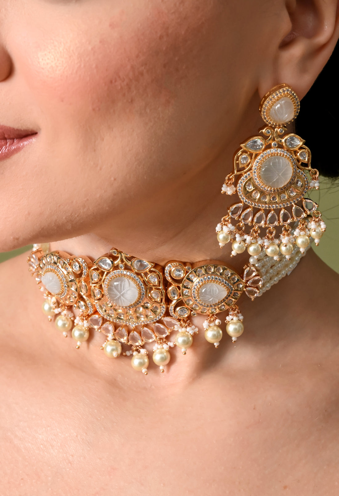 Radiant Elegance Golden Jewel Set