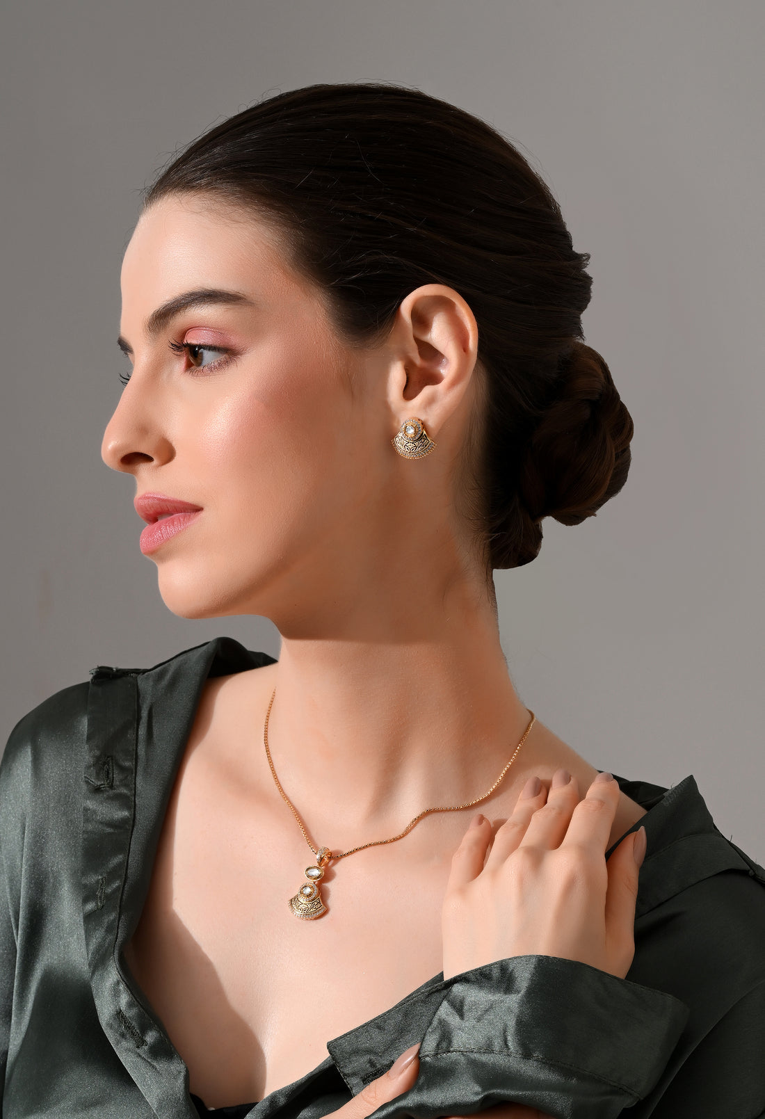 Golden Grace Kundan Pearl Jewelry Set