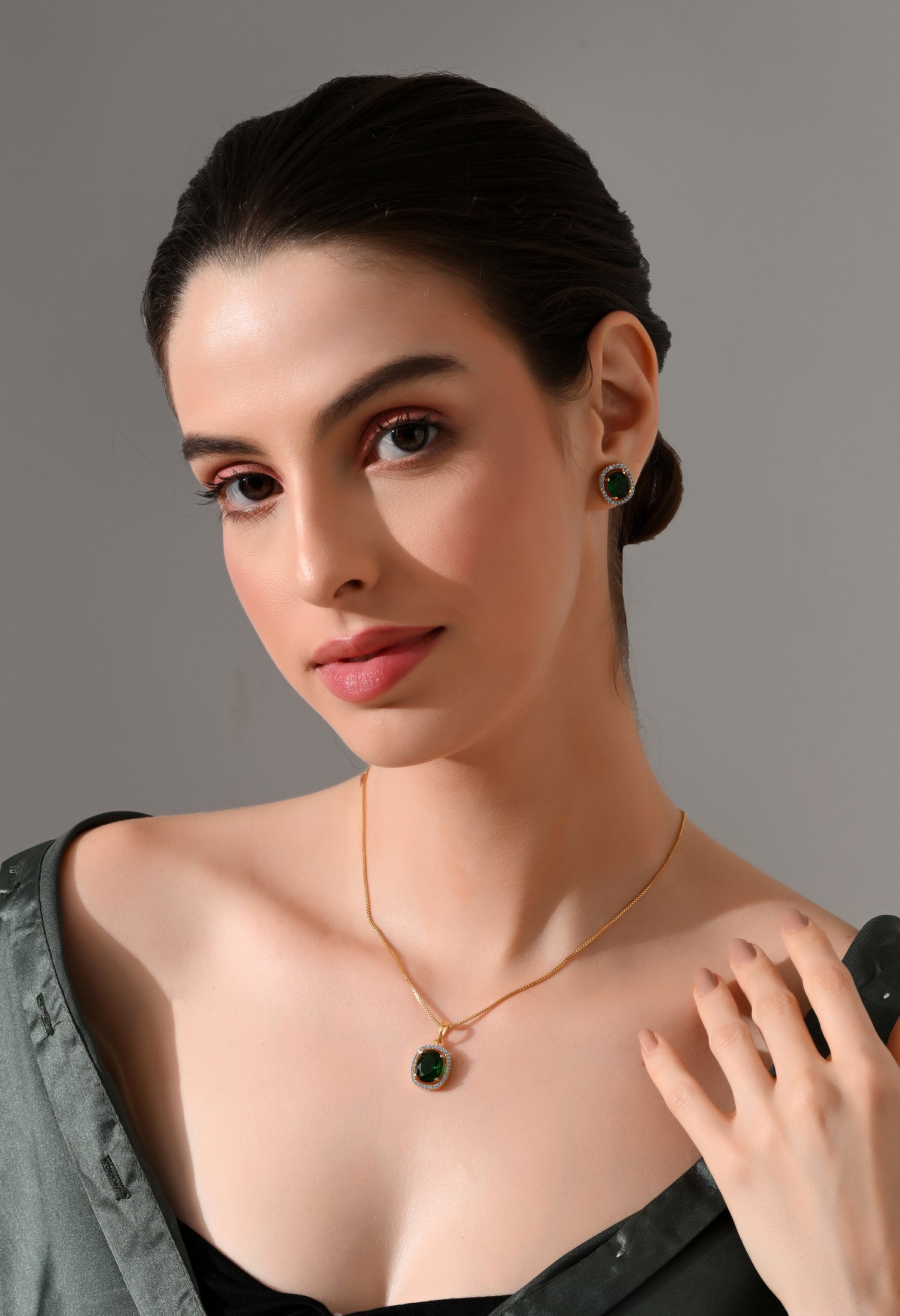 Emerald Elegance Gold-Plated Jewelry Set