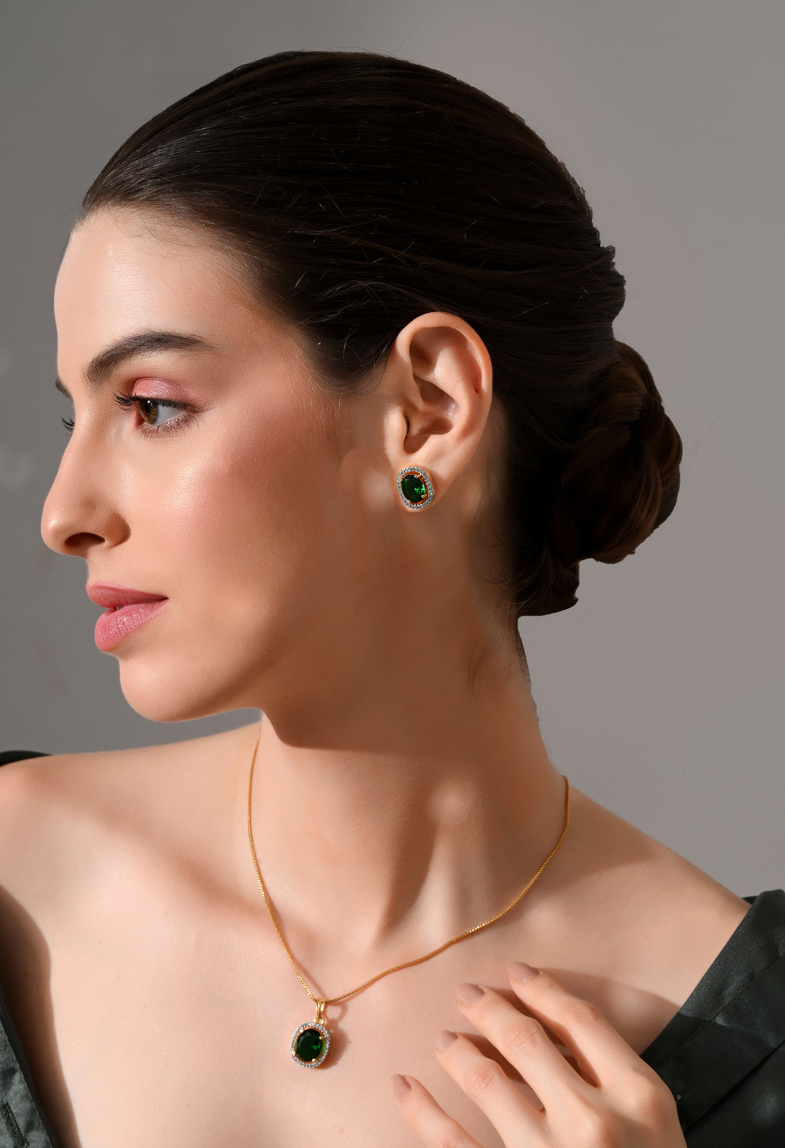 Emerald Elegance Gold-Plated Jewelry Set