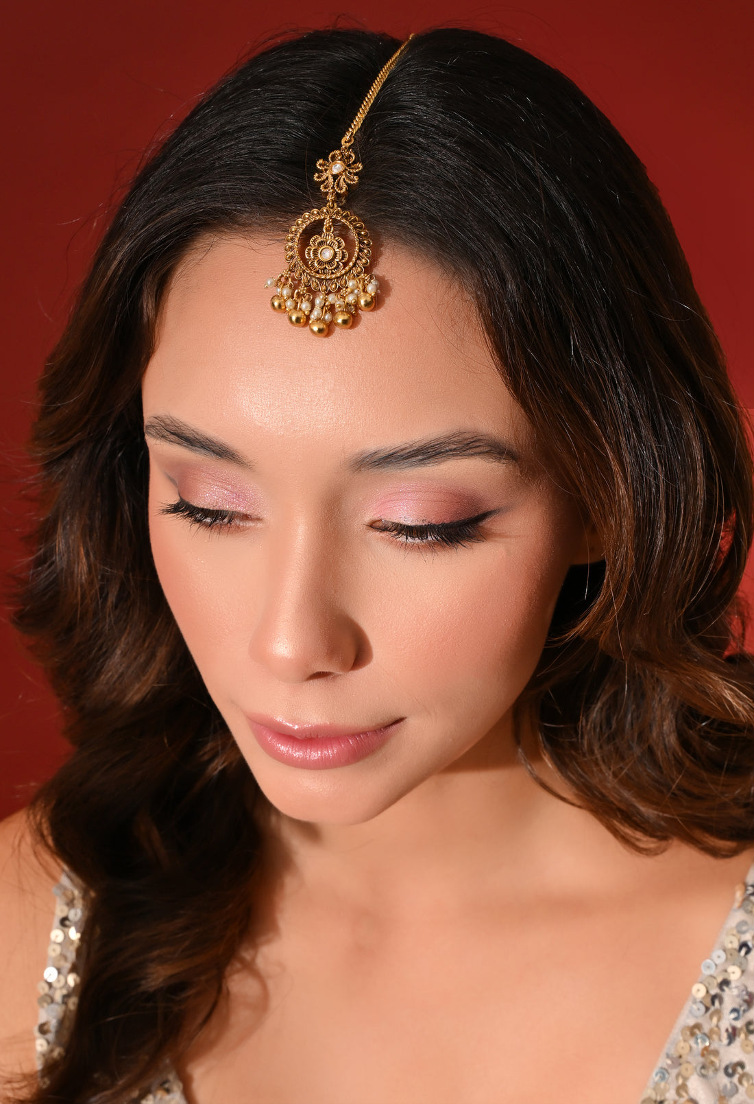 Kanika Pearl Glow Maang Tikka