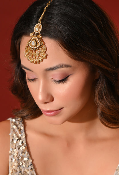 Chandrika Teardrop Pearl Maang Tikka