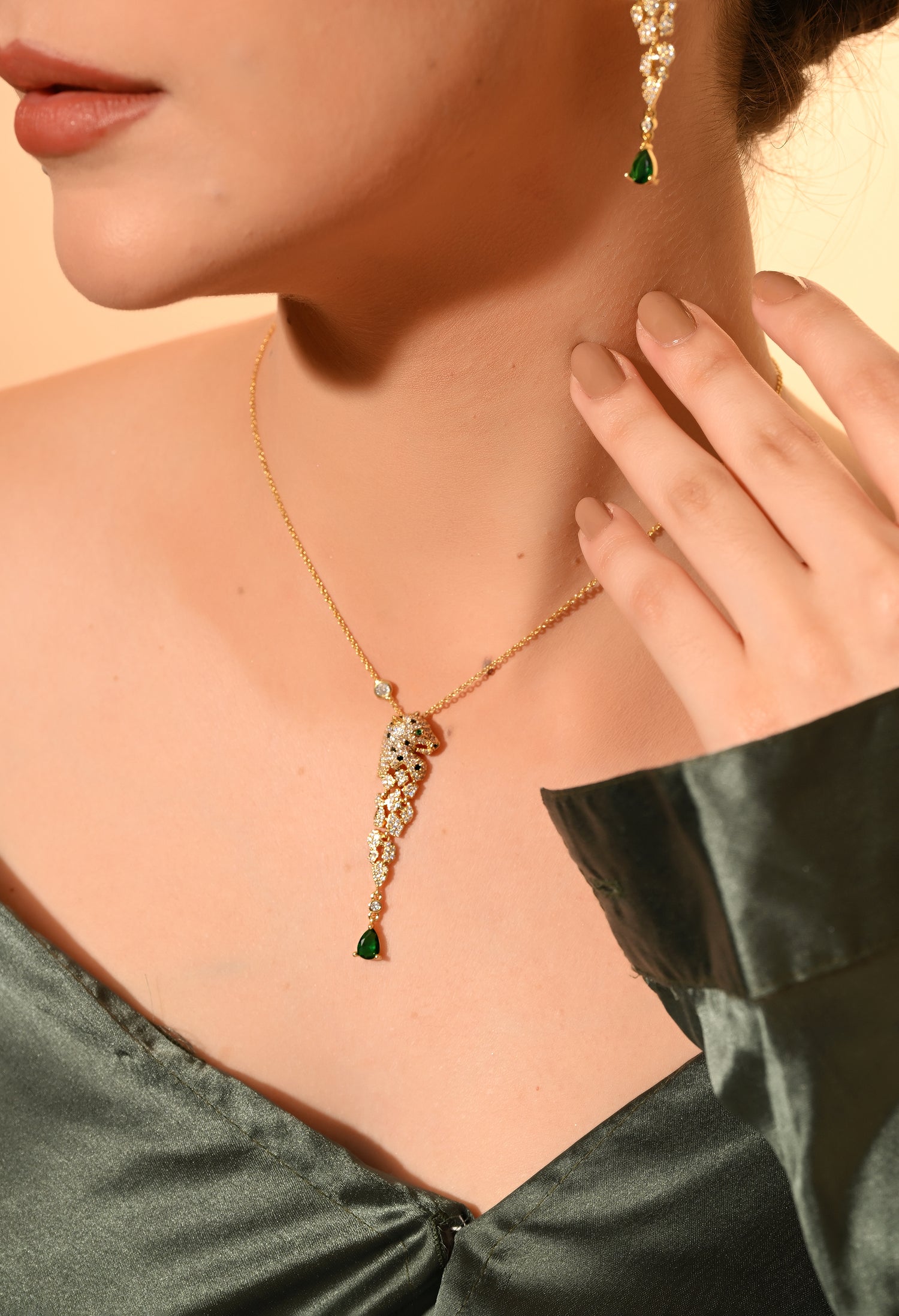 Emerald Elegance Jewelry Set