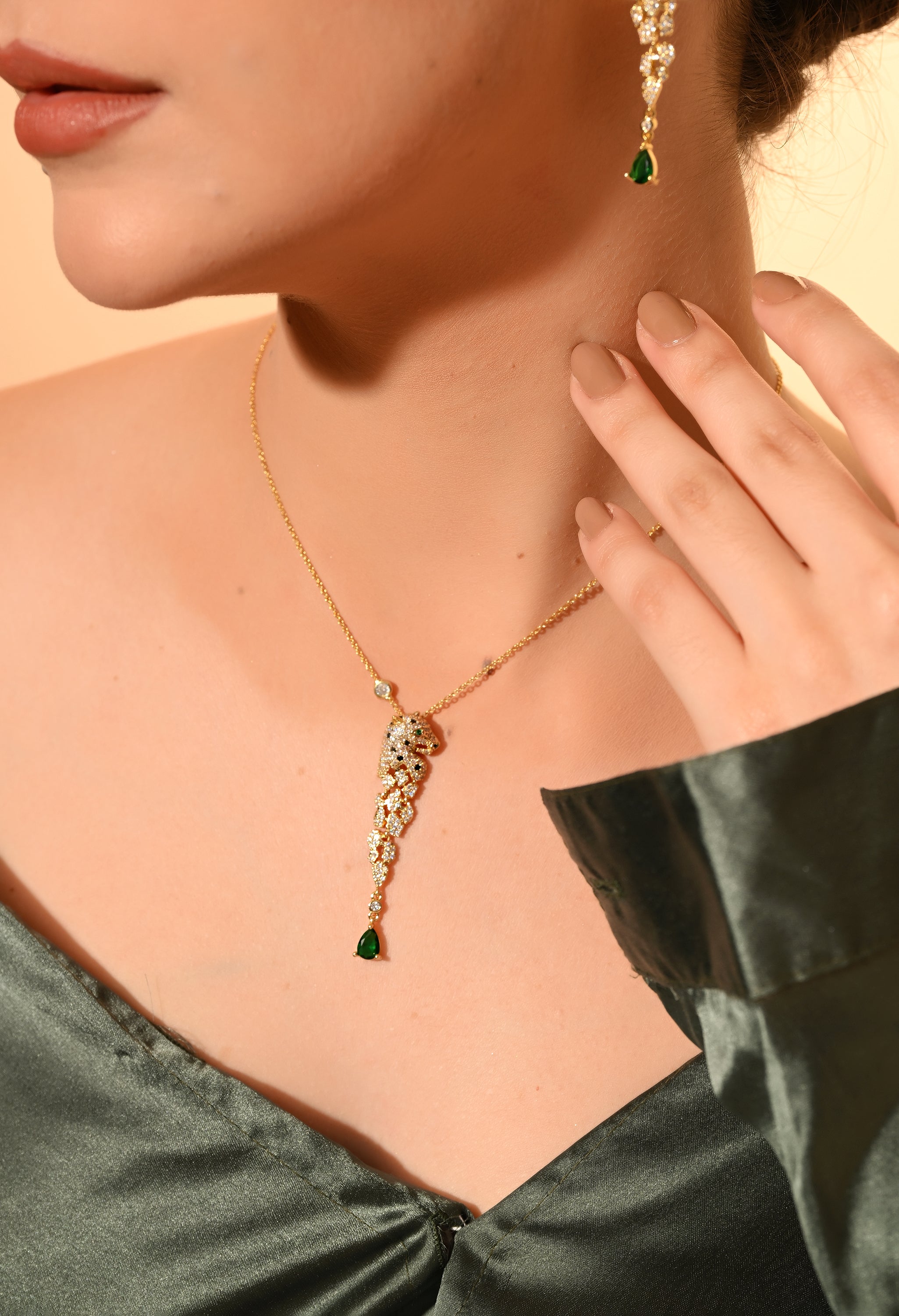 Emerald Elegance Jewelry Set