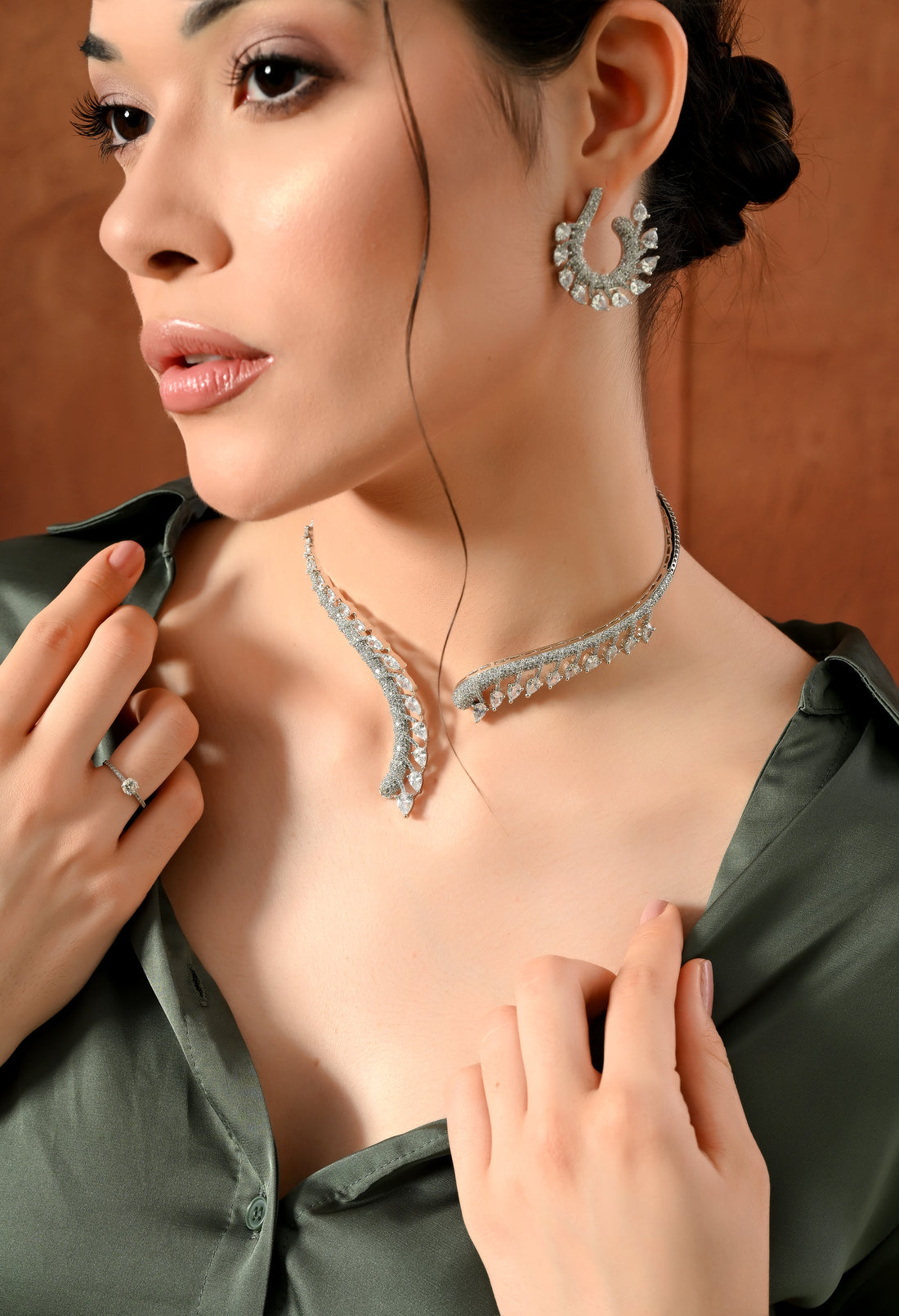 Diamond Glow Curve Necklace Set