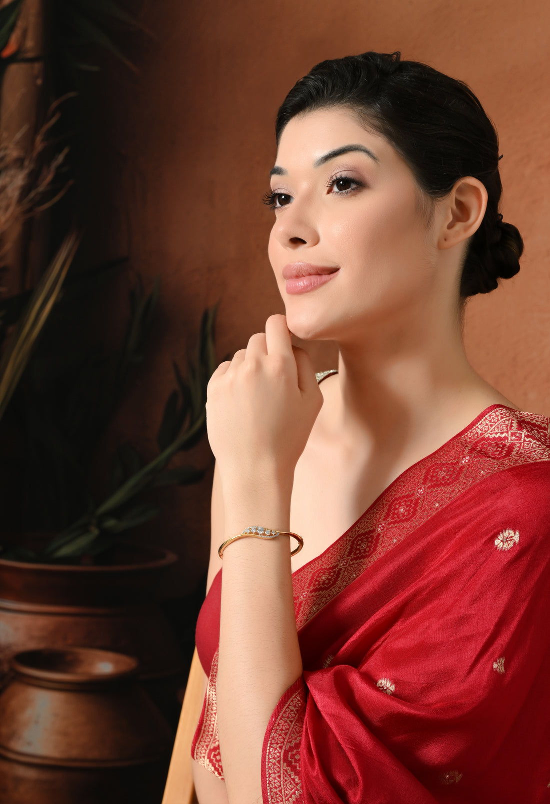 Elegant Golden Sparkle Leaf Bangle