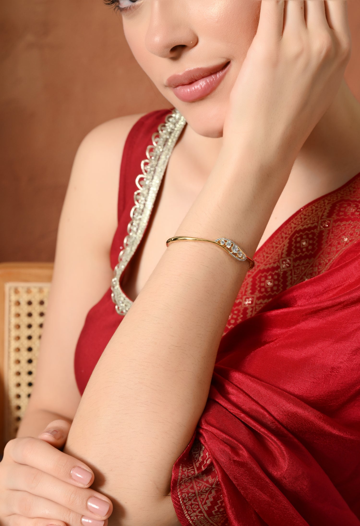 Elegant Golden Sparkle Leaf Bangle