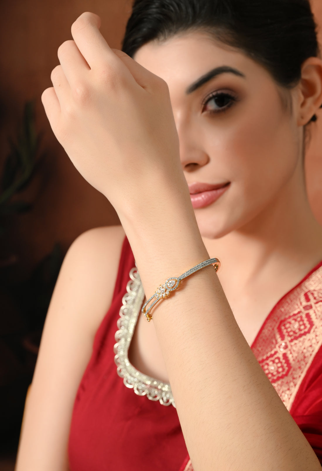 Elegant Sparkling Daisy Charm Bracelet