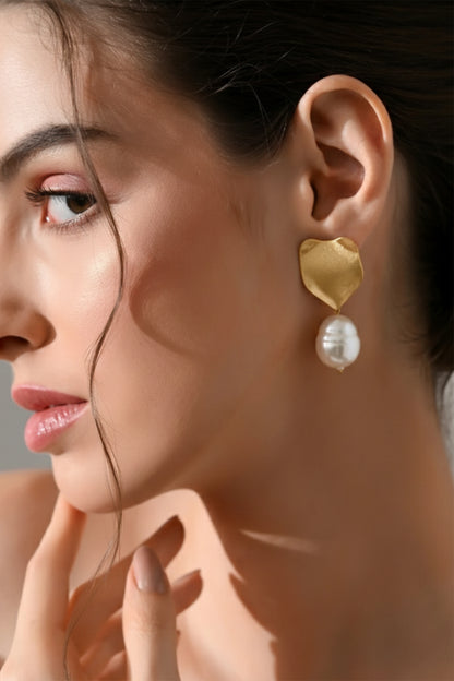 Golden Leaf Pearldrop Earrings