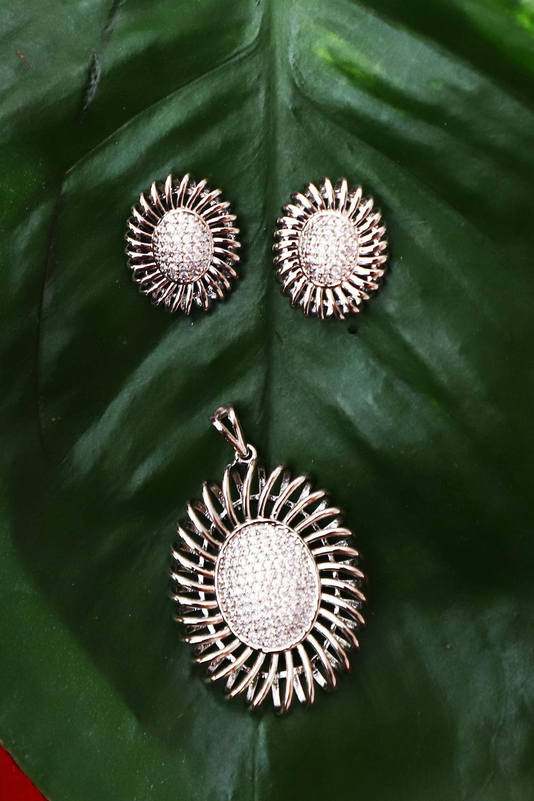 Ameera Turtle Pendant Set