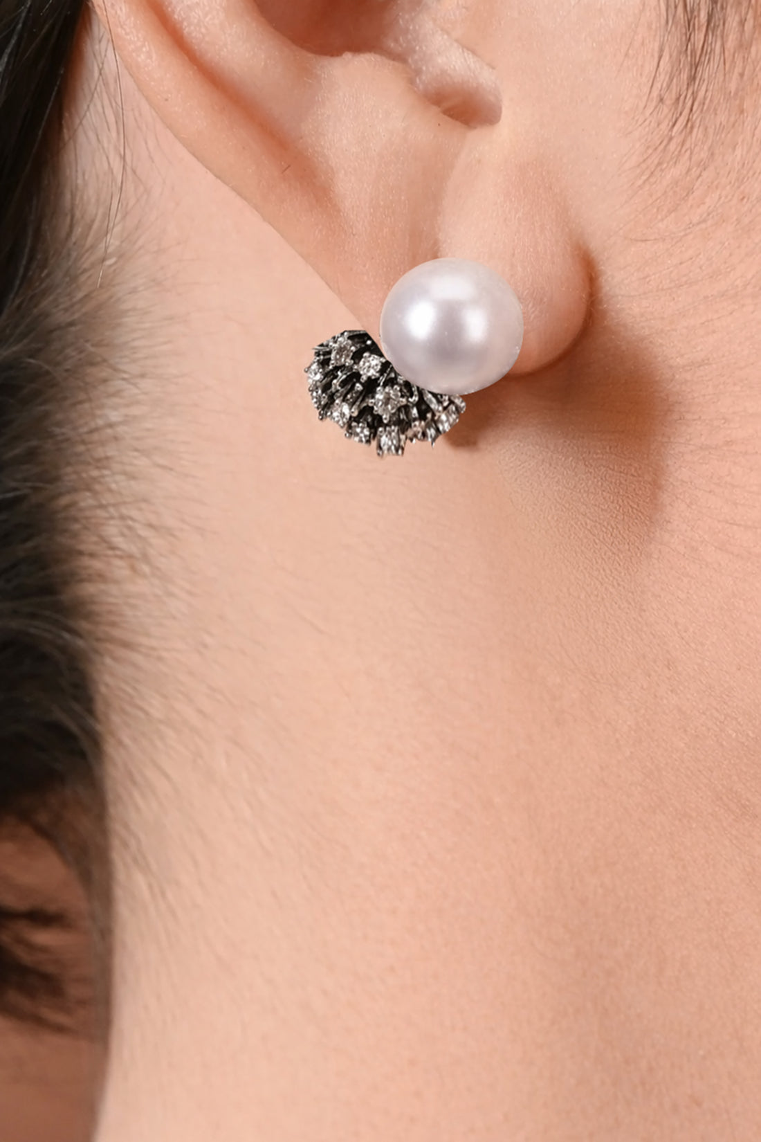 Lustrous Noir Earrings