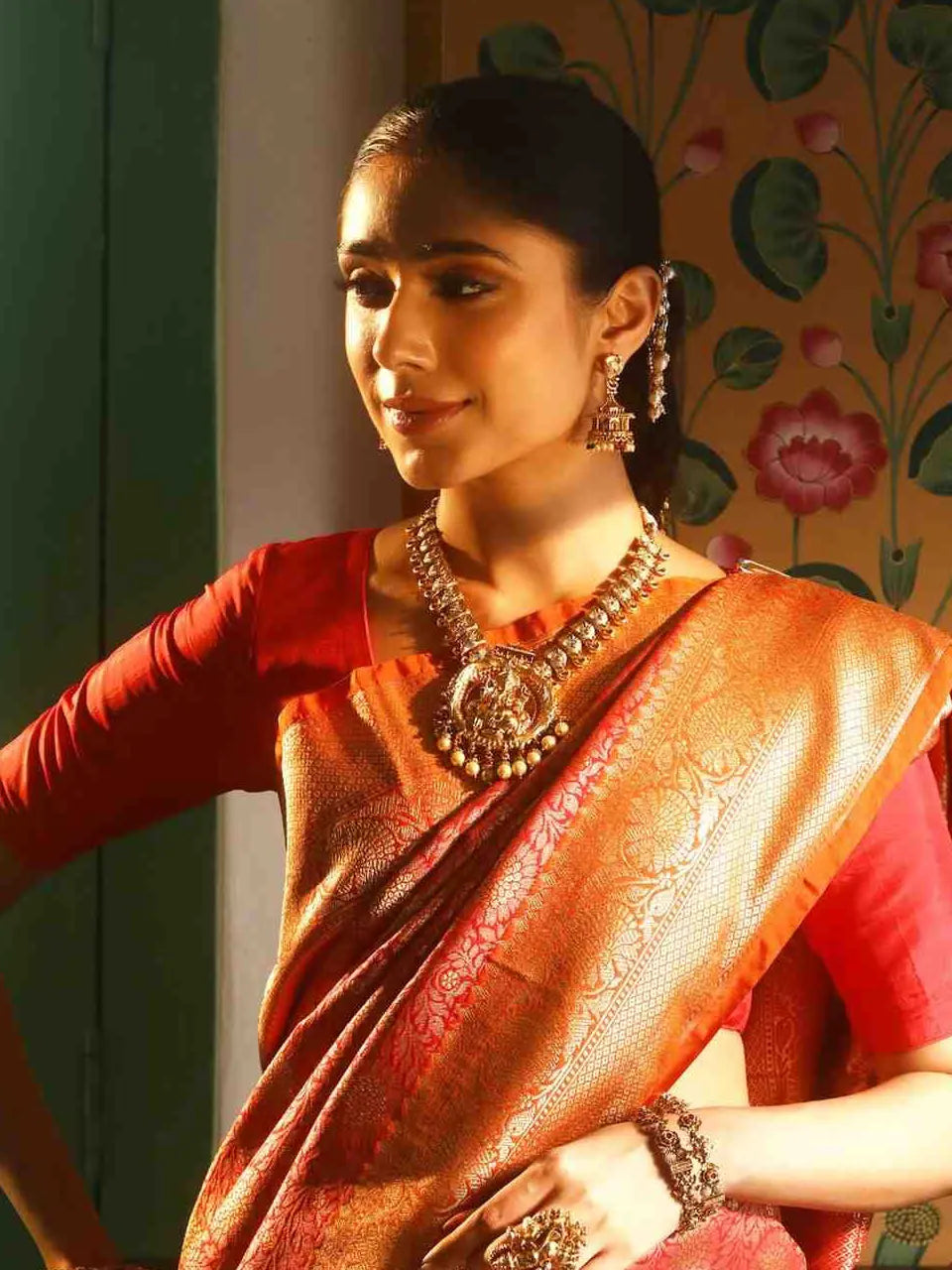 Vinayak Necklace Set
