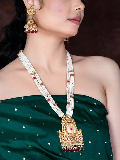 Kaavya Necklace Set