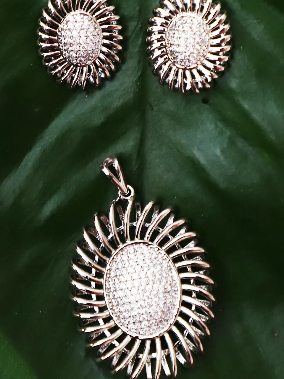 Ameera Turtle Pendant Set