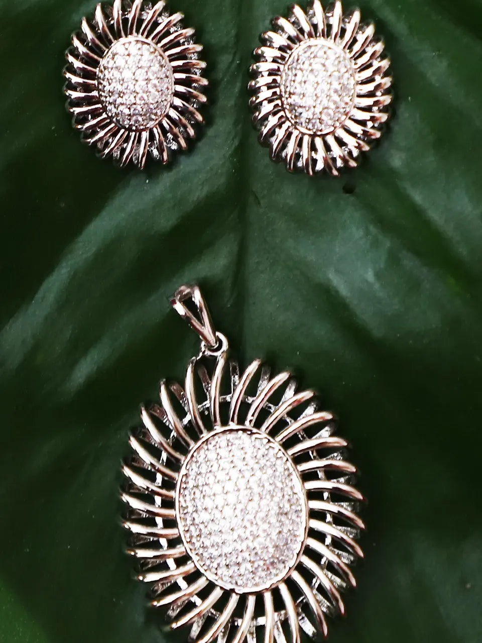 Ameera Turtle Pendant Set