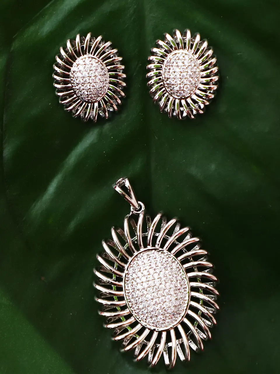 Ameera Turtle Pendant Set
